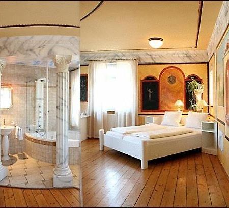 Knopf Und Knopf Erlebniswelt Hotel Warthausen ห้อง รูปภาพ
