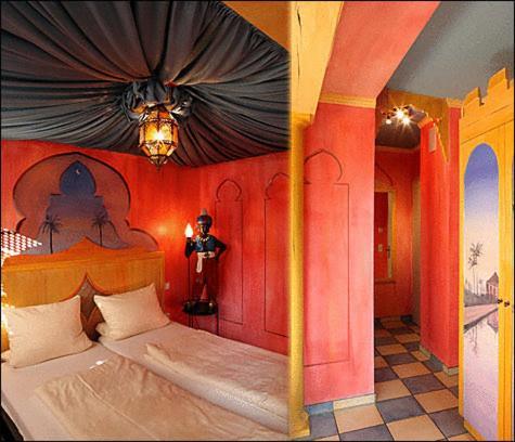 Knopf Und Knopf Erlebniswelt Hotel Warthausen ห้อง รูปภาพ