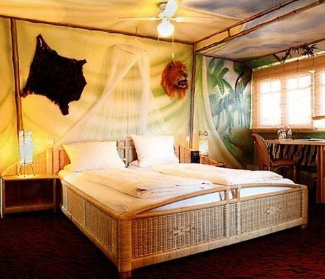 Knopf Und Knopf Erlebniswelt Hotel Warthausen ห้อง รูปภาพ